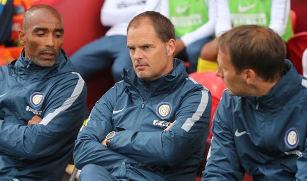 Франк Де Бур (в центре), espnfc.com 