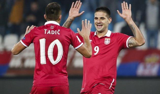 Александр Митрович (справа) дважды расписался в воротах австрийцев, Getty Images