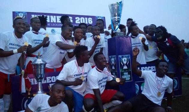 ФК Йохансен празднует победу над Республикой Республики вооруженных сил Сьерра-Леоне, ИИС