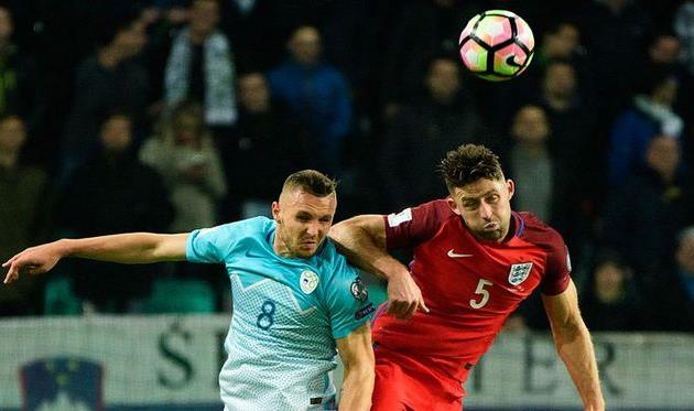 Кэхилл (справа), Sky Sports