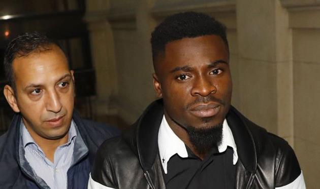 Серж Орье (справа) в суде, mirror