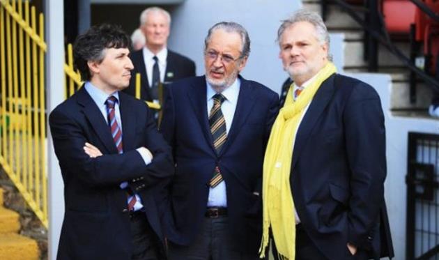 Джампаоло Поццо (в центре) и сын Джино (слева), telegraph