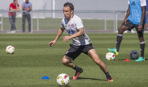 Матье Вальбуэна, ФК Лион