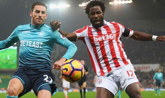 Вилфрид Бони (справа) дважды расписался в воротах своего бывшего клуба, Getty Images