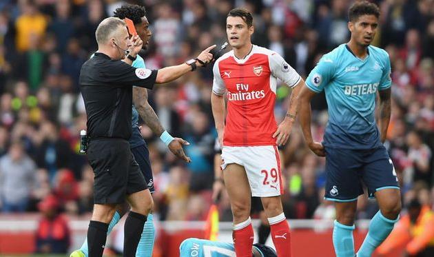 Гранит Джака (в центре), skysports.com