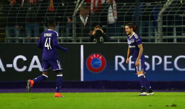 Николае Станчу (справа) дважды огорчил Майнц, Getty Images