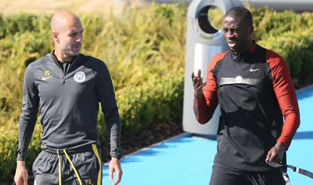 Яя Туре (справа) и Хосеп Гвардиола, The telegraph