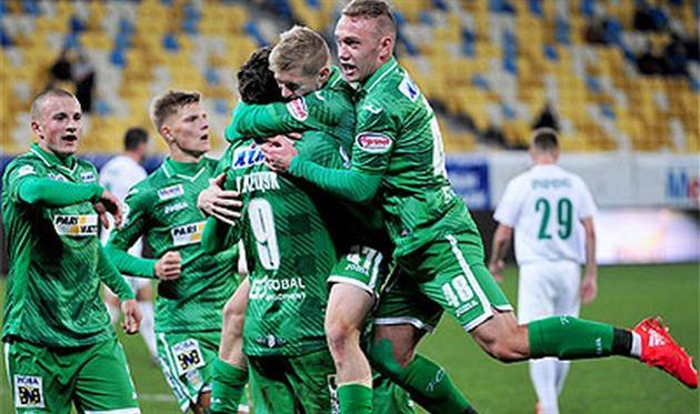 Игроки Карпат празднуют гол Бланко-Лещука, fckarpaty.lviv.ua