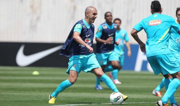 Фабио Сантос, Бразилия