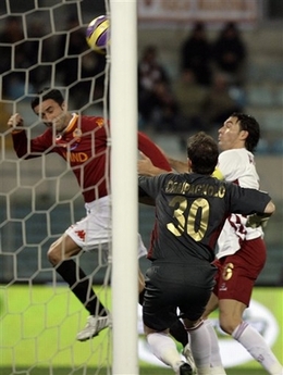 Пануччи забивает, Reuters