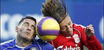 Весь характер матча в одной фотографии, фото AP