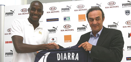 Только что Алу Диарра подмахнул контракт с Бордо на четыре года, фото girondins.com