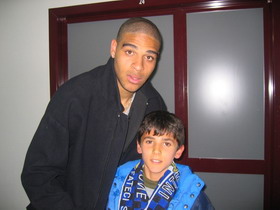 Ну разве он может кого-то ударить?