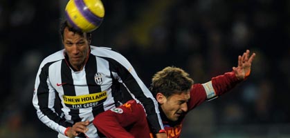 Зебина выше Тотти, Юве сильнее Ромы, Reuters