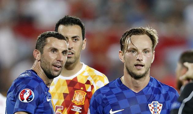 Дарио Срна, серхио Бускетс, Иван Ракитич. Будущие одноклубники?, Mundo Deportivo