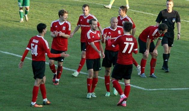 Гарбар - третий слева на заднем плане, фото gornyak-sport.net