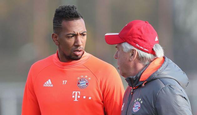 Жером Боатенг и Карло Анчелотти, fcbayern.com