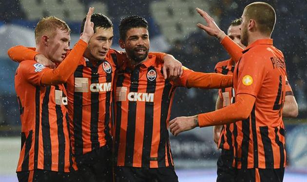 Игроки Шахтера празднуют гол в ворота Днепра, shakhtar.com