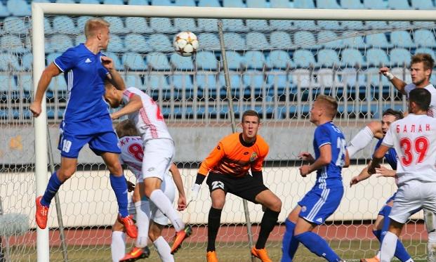 Ильичевец лидирует в чемпионате, fcilich.com