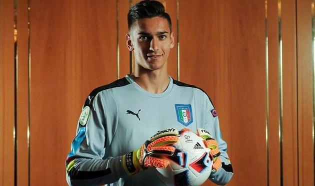 Алекс Мерет, Facebook.com