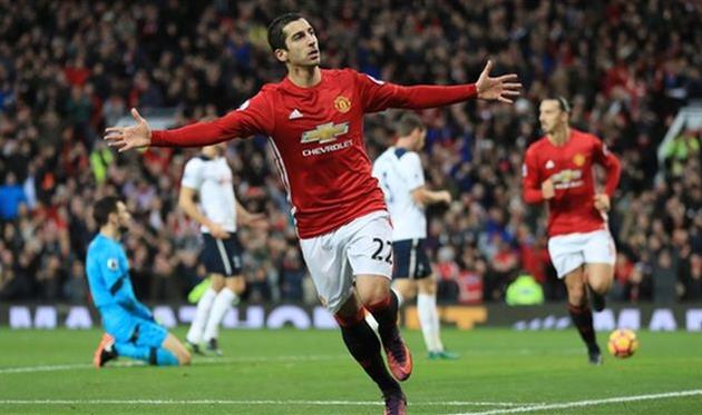 Мхитарян празднует взятие ворот в матче против Тотенхэма, uefa.com