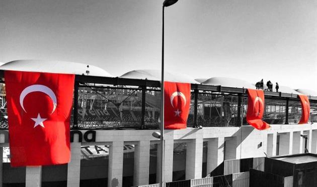 Турция скорбит за погибшими в теракте, twitter.com/Besiktas