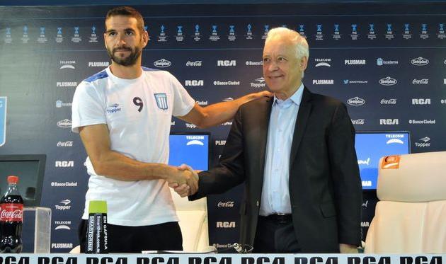Лисандро Лопес (слева), racingclub.com.ar