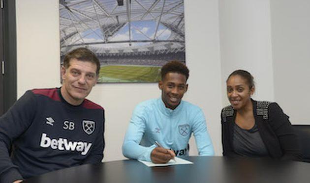 Рис Оксфорд (в центре), whufc.com