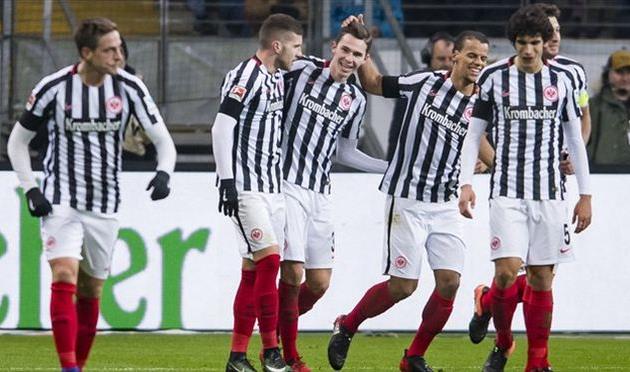 Айнтрахт празднует первое взятие в матче, uefa.com
