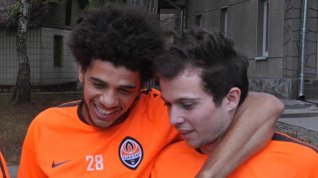 тайсон и бернард, факти ictv