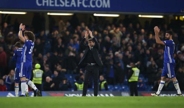 Антонио Конте (по центру), chelseafc.com