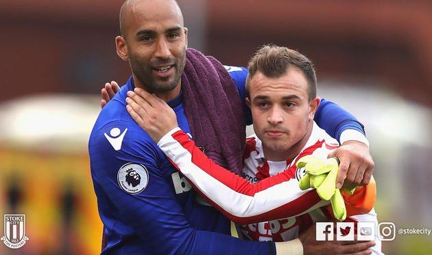 Ли Грант слева, ФК Сток Сити