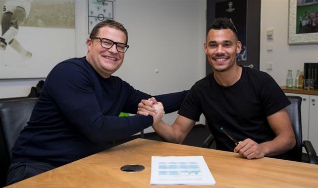 Тимоте Колодзейчак (справа), twitter.com/borussia_en