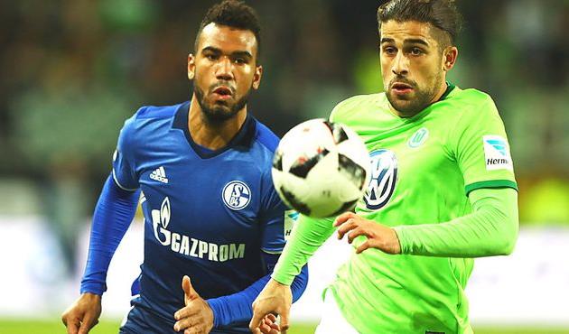 Рикардо Родригес (справа), vfl-wolfsburg.de