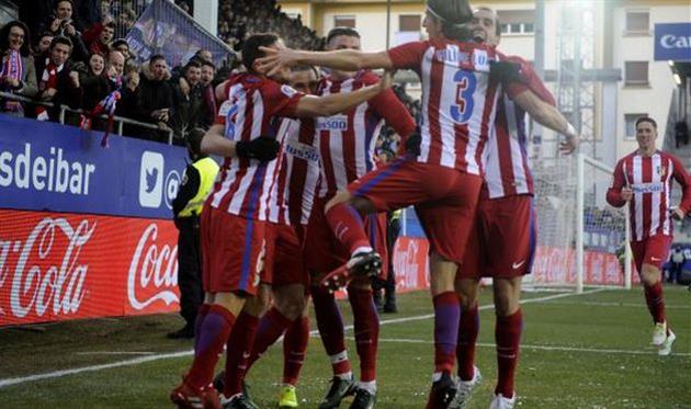 Игроки Атлетико празднуют первое взятие ворот в матче, La Liga