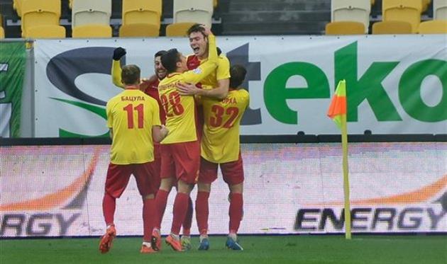 ФУТБОЛИСТЫ ЗИРКИ ПРАЗДНУЮ ГОЛ В ВОРОТА КАРПАТ, БОГДАН ЗАЯЦ