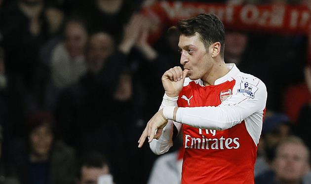 Месут Езил, AP Photo