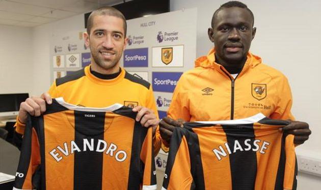 Эвндро, Умар Ниассе, ФК Халл