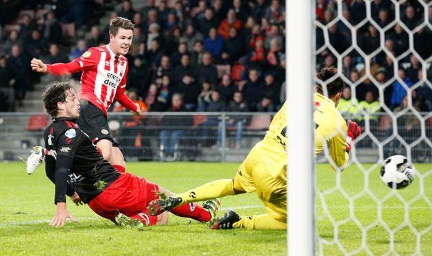 Марко ван Гинкель открыл счет в матче, psv.nl