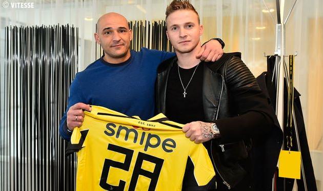 Бюттнер (справа), ФК Витесс