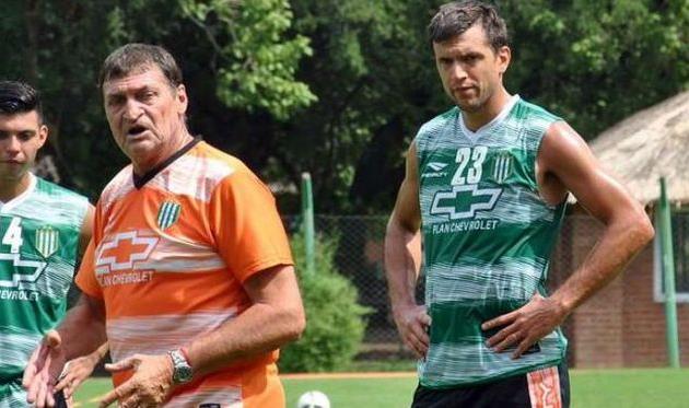 Сивелли (справа), Olé/D.R