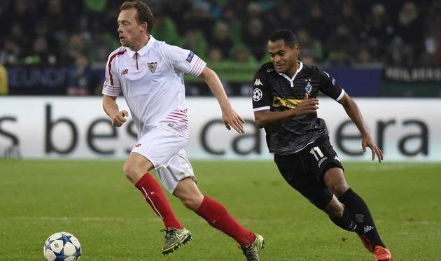 Микаэль Крон-Дели (слева), sevillafc.es