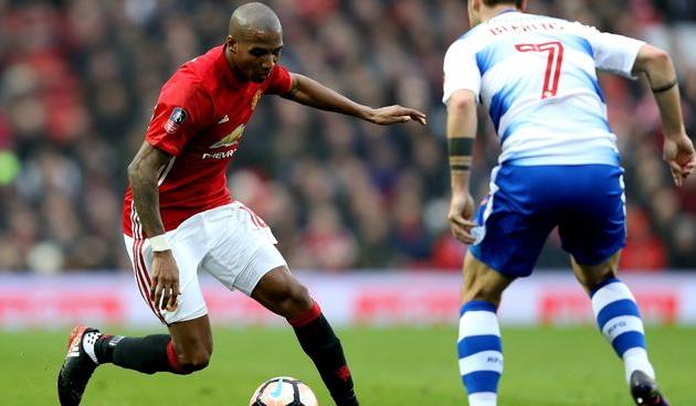 Эшли Янг (слева), manutd.com