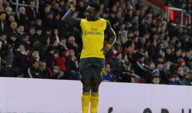 данни уэлбек, twitter