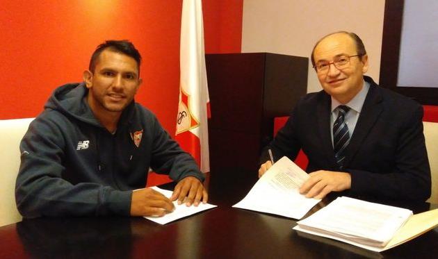 Монтойя (слева), ФК Севилья