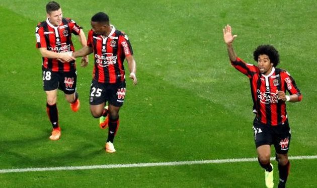 НИЦЦА ПРАЗДНУЕТ ВЗЯТИЕ ВОРОТ СЕНТ-ЭТЬЕННА, REUTERS