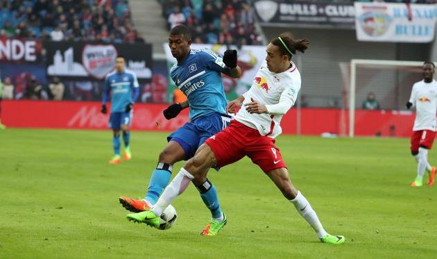 Юссуф Поульсен (справа), dierotenbullen.com