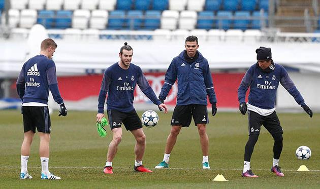 Гарет Бэйл (второй слева), twitter.com/realmadriden