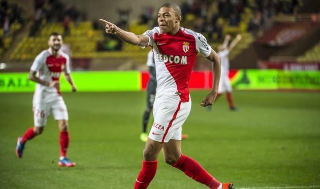 18-летний Килиан Мбаппе Лоттин в этом туре отметился хет-триком, asmonaco.com