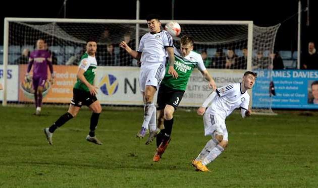 Джош Гордон (в центре), Daily Post Wales